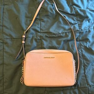 Michael kors crossbody pink purse